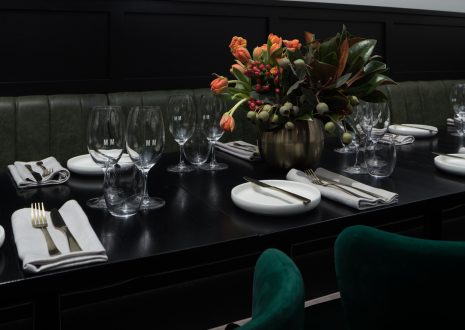 MISTER MUNRO - Rear Dining Booth