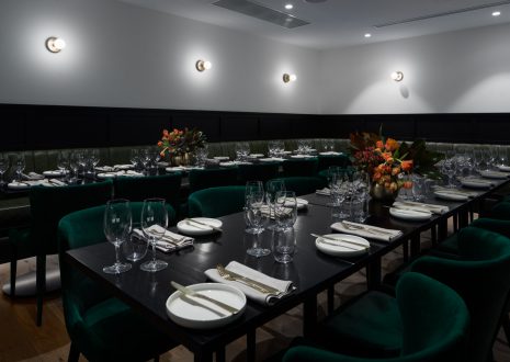 MISTER MUNRO - Rear Dining Booth